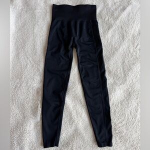 PINK Victoria's Secret Black High Waisted Cool & Comfy Yoga Leggings w/ Pocket!